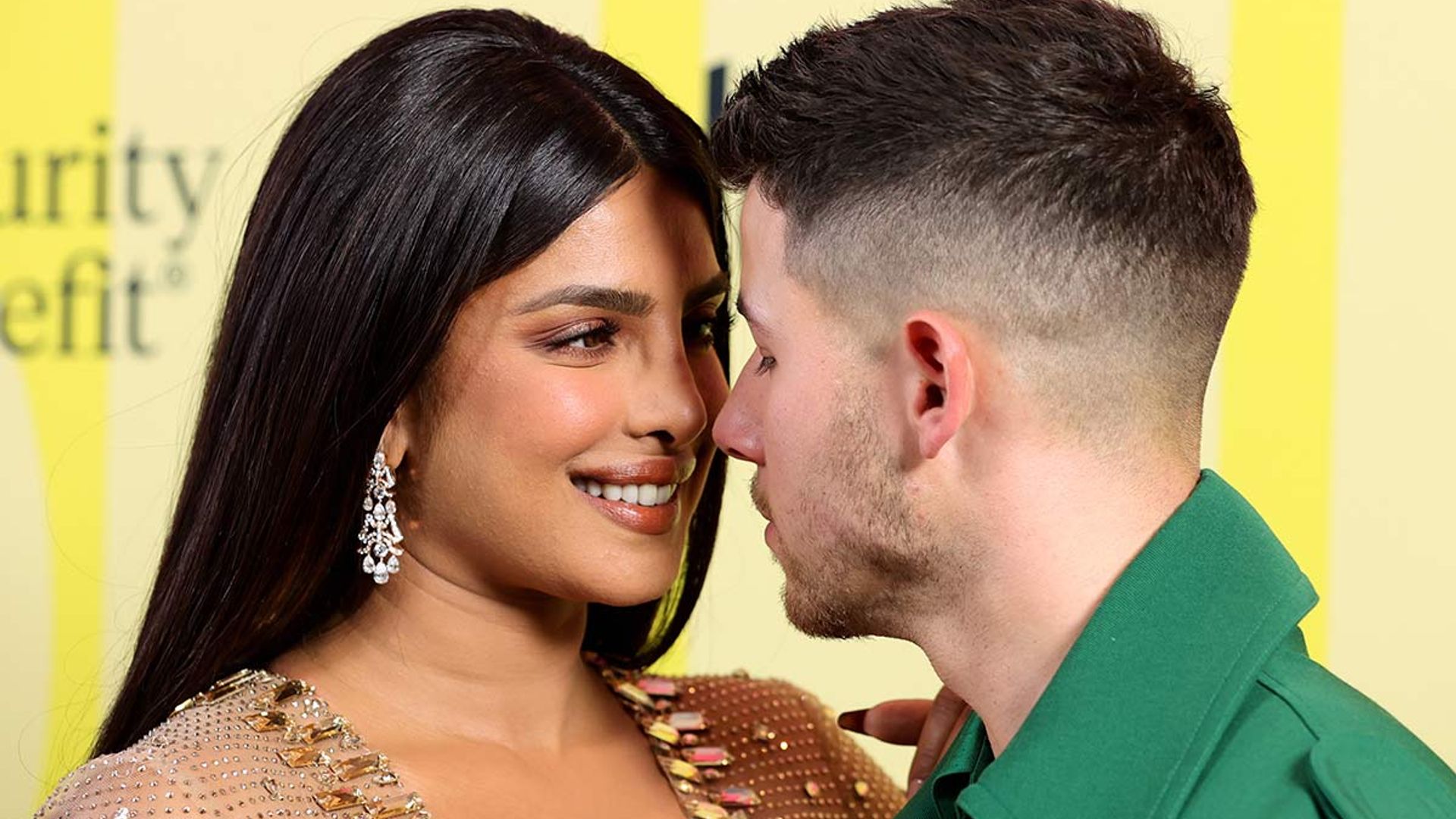 Priyanka Chopras Fans Go Wild After Nick Jonas Romantic Gesture Is Caught On Camera Hello 8667