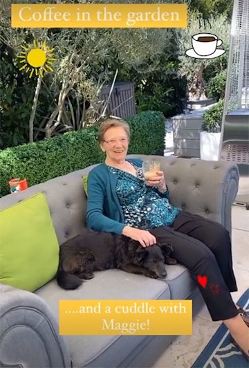 ruth-langsford-mum-in-the-garden