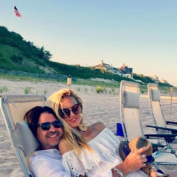 Rachel Zoe looks sensational in dreamy beach selfie with husband Rodger ...