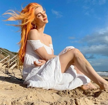 dianne-buswell-beach-photo