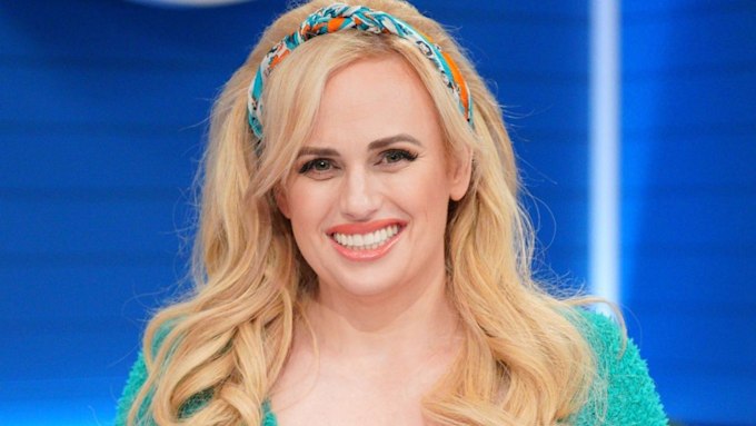 Rebel Wilson poses on beach in stunning fourth of July photo - fans ...