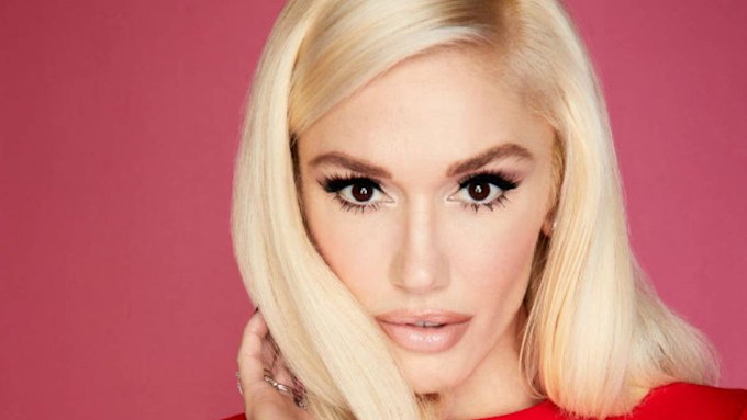 Gwen Stefani's new selfie sparks mass fan debate | HELLO!