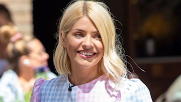 holly-willoughby-smiling-outside