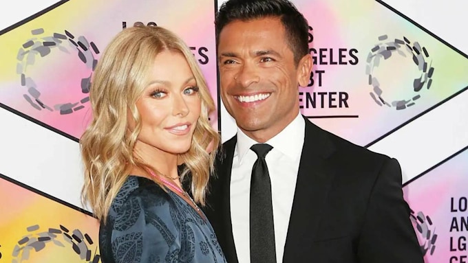 Kelly Ripa Gets Fans Talking With Selfie With Mark Consuelos Describing