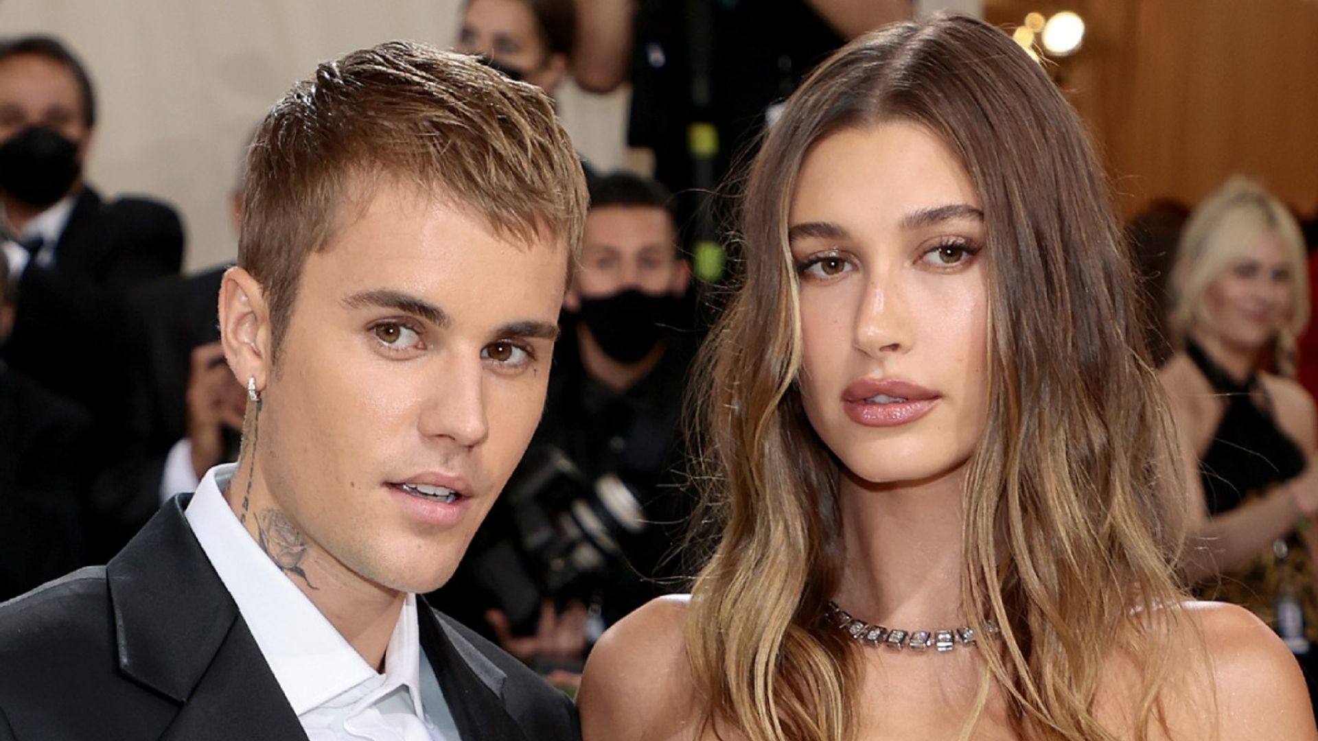 Hailey and Justin Bieber celebrate special news with fans at 2021 Met