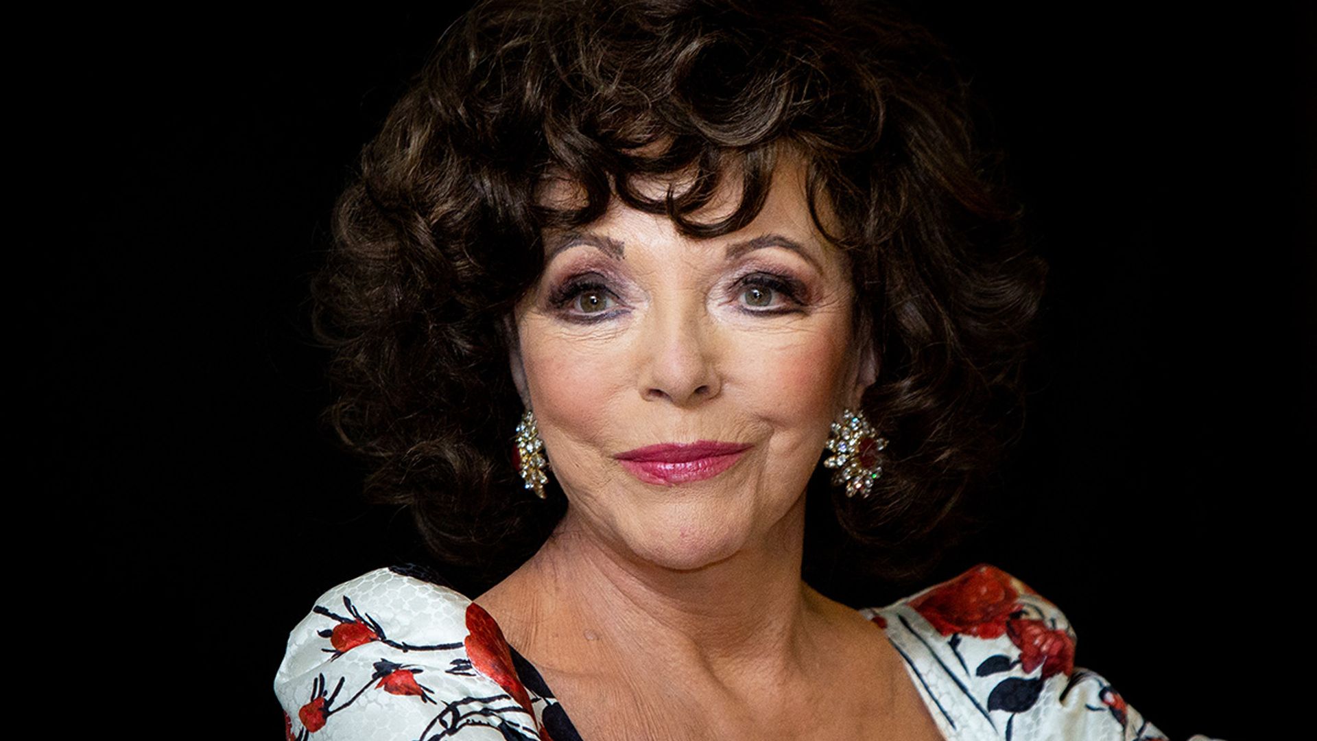 Joan Collins poses for very rare photo with youngest daughter - fans ...