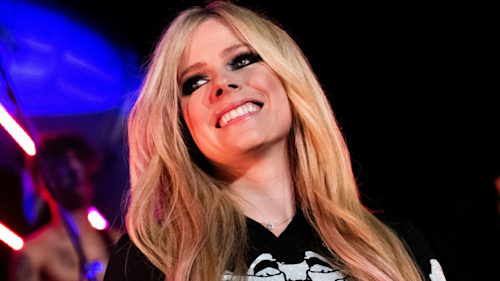 Avril Lavigne makes larger than life career comeback and fans are ecstatic