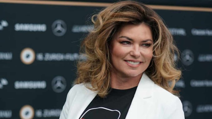 Shania Twain, 56, raises questions with very youthful appearance in ...