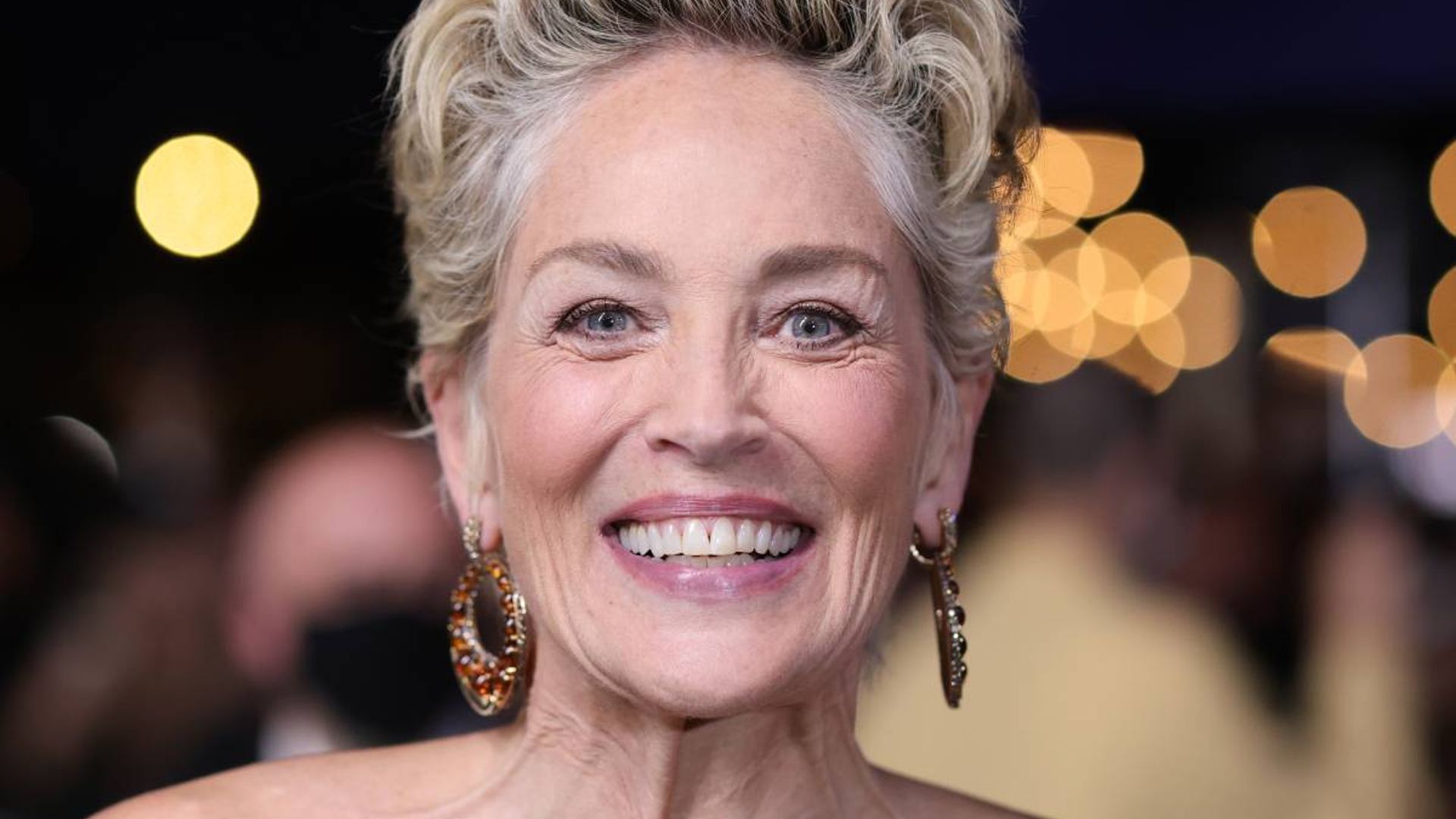 Sharon Stone showcases her natural beauty in jawdropping beach selfie