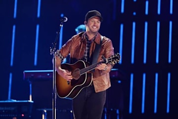 Luke Bryan causes huge reaction with emotional performance during ACM ...