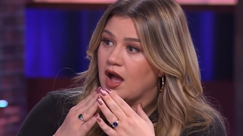 Kelly Clarkson collapses in disbelief after being shown up by Anne Hathaway
