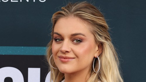 Kelsea Ballerini joined by a special guest for 2022 CMT Music Awards red carpet