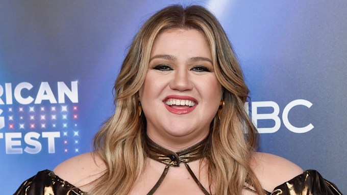 Kelly Clarkson inundated with praise as she celebrates tremendous honor ...