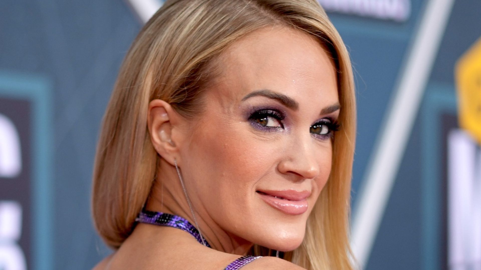 Carrie Underwood rocks unusual look as she shares rare picture of ...