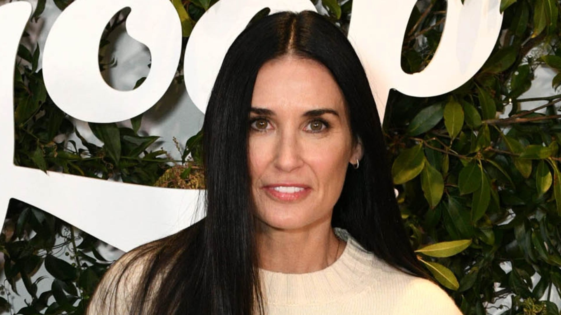 Demi Moore stuns in red carpet appearance with Bruce Willis after