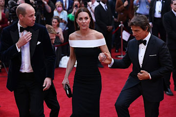 tom-cruise-helping-kate-middleton