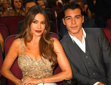 sofia vergara poses   pink bikini   husband pays   unusual