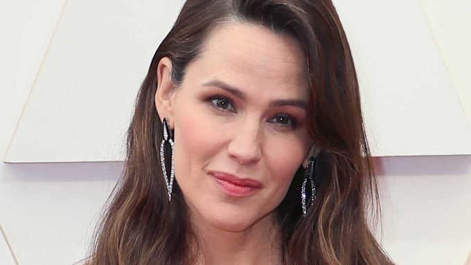 Jennifer Garner reveals how she's keeping busy while apart from ...