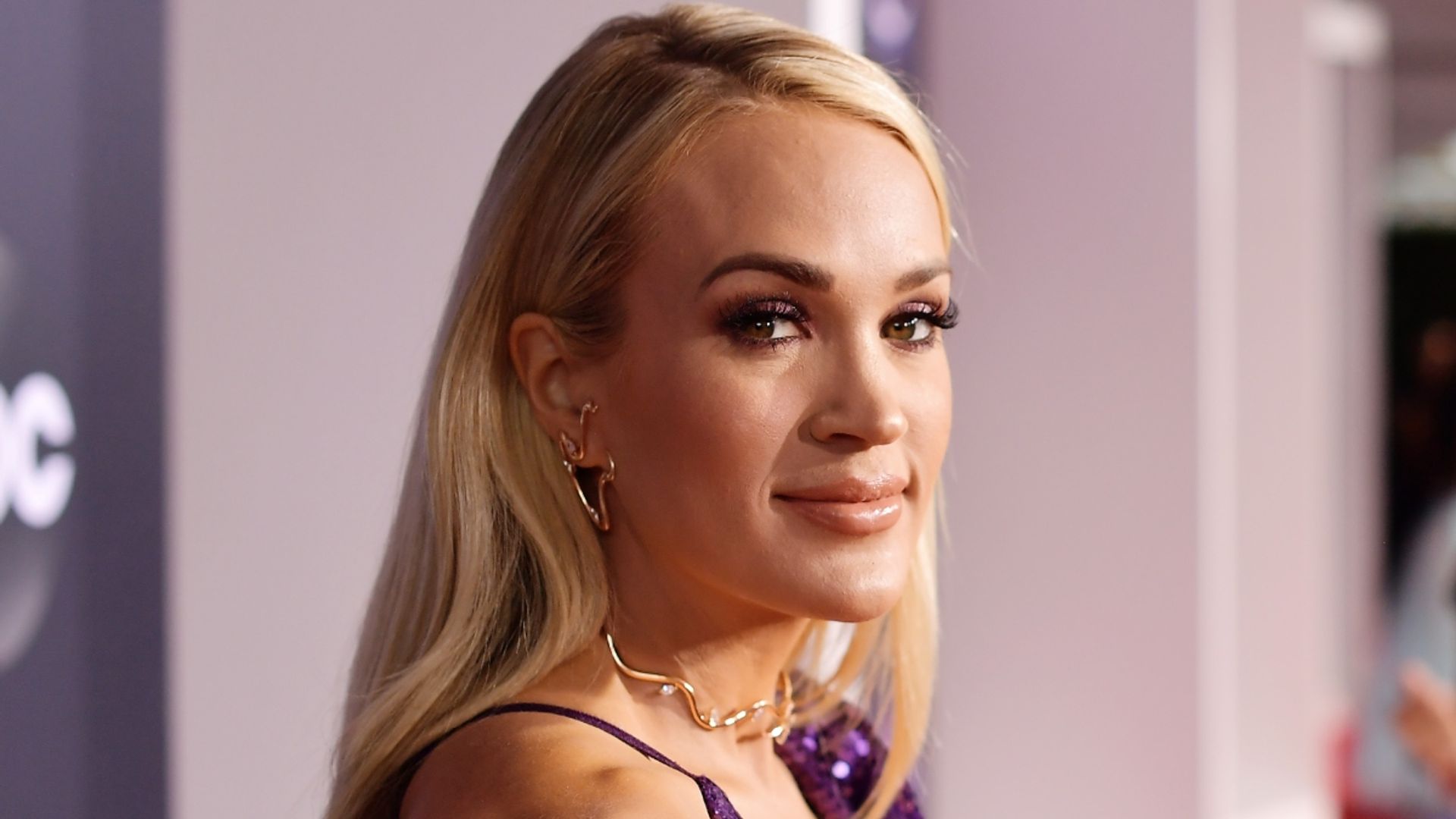 Carrie Underwood has phenomenal impact during jaw-dropping performance