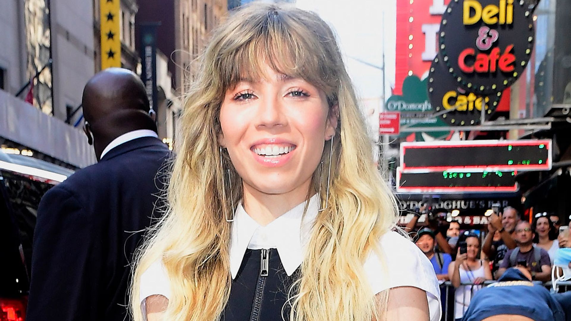 Jennette Mccurdy Shares Celebratory News After Surprise Memoir Release Hello 1755