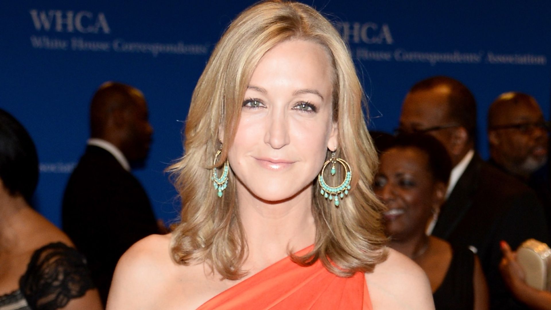 Gmas Lara Spencer Sparks Reaction With Jaw Dropping Waterside Photos Hello 6979