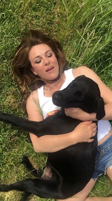 elizabeth-hurley-shorts