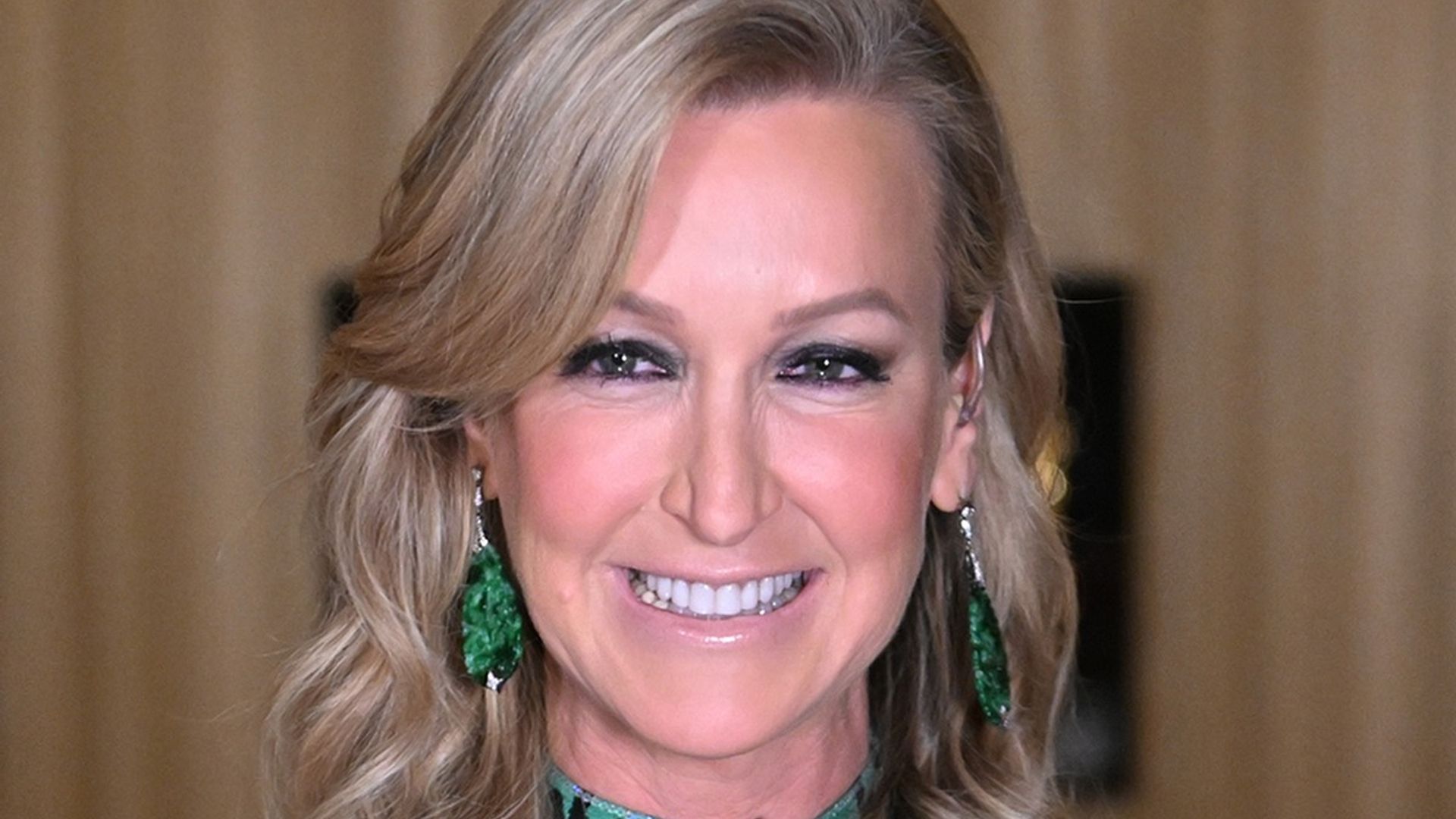 Gma Star Lara Spencer Rocks Flirty Mini Skirt For Special Appearance 