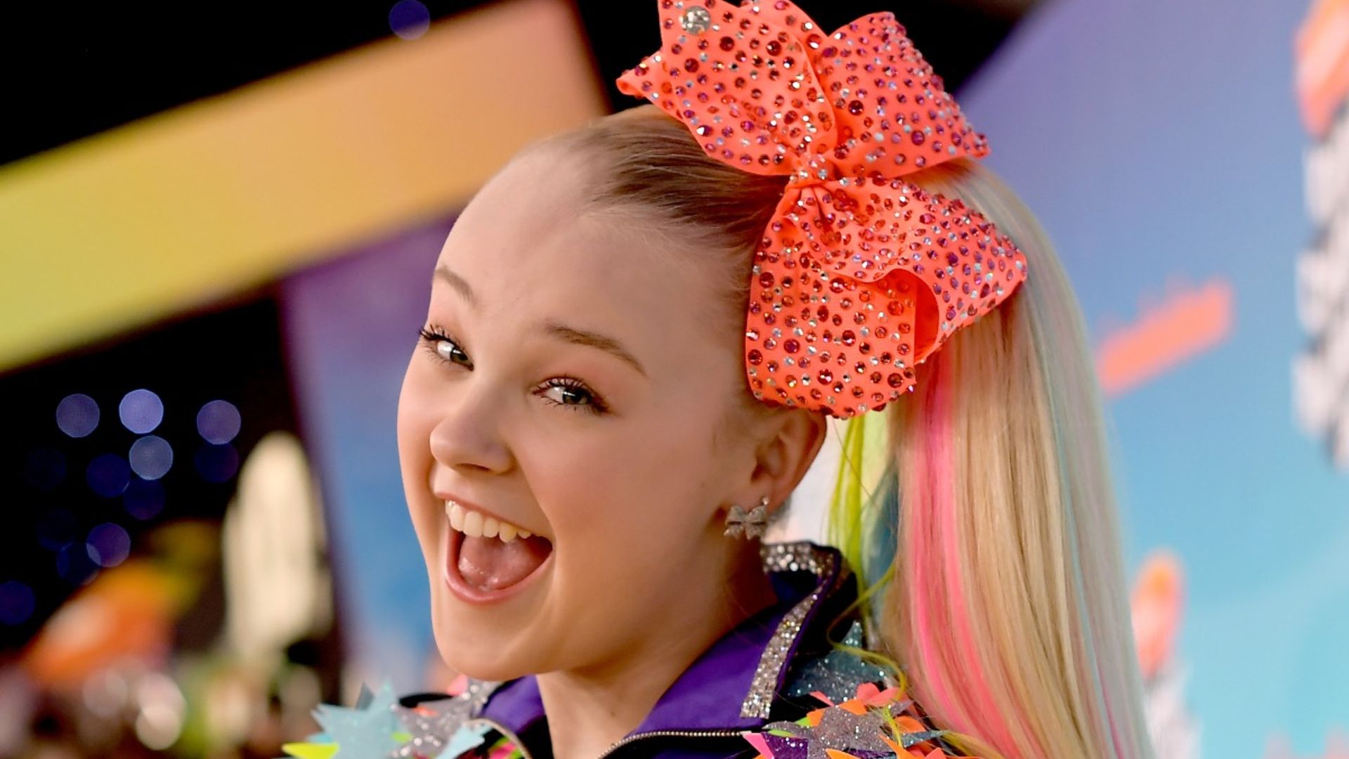 Dwts Jojo Siwa Defends New Relationship With Tiktok Star Hello 7227