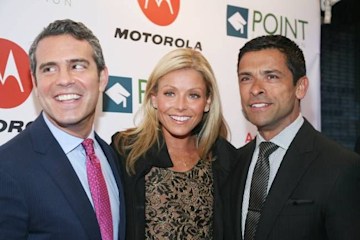 Kelly Ripa looks fresh-faced and glowing as she makes adorable baby ...