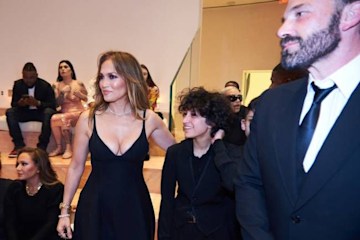 Jennifer Lopez and Ben Affleck step out for somber night as they mourn ...