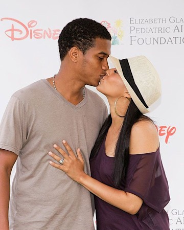 Trivdaily - Tia Mowry'S Confession About Divorce From Cory Hardrict Goes Viral – Fans React To Actress' Words 58 Tia Mowry And Cory Kissing