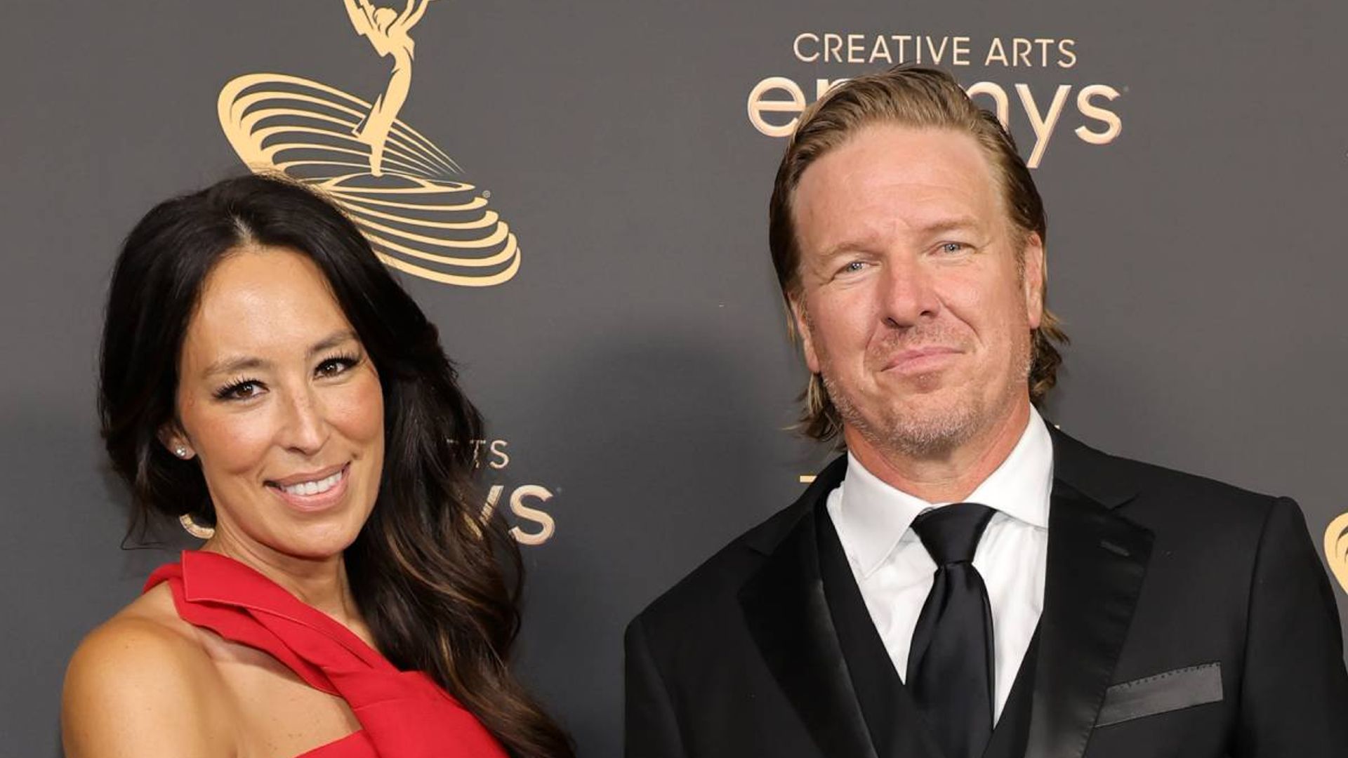 Joanna Gaines shares sentimental photo with rarely-seen sisters and mom as they discuss their upbringing
