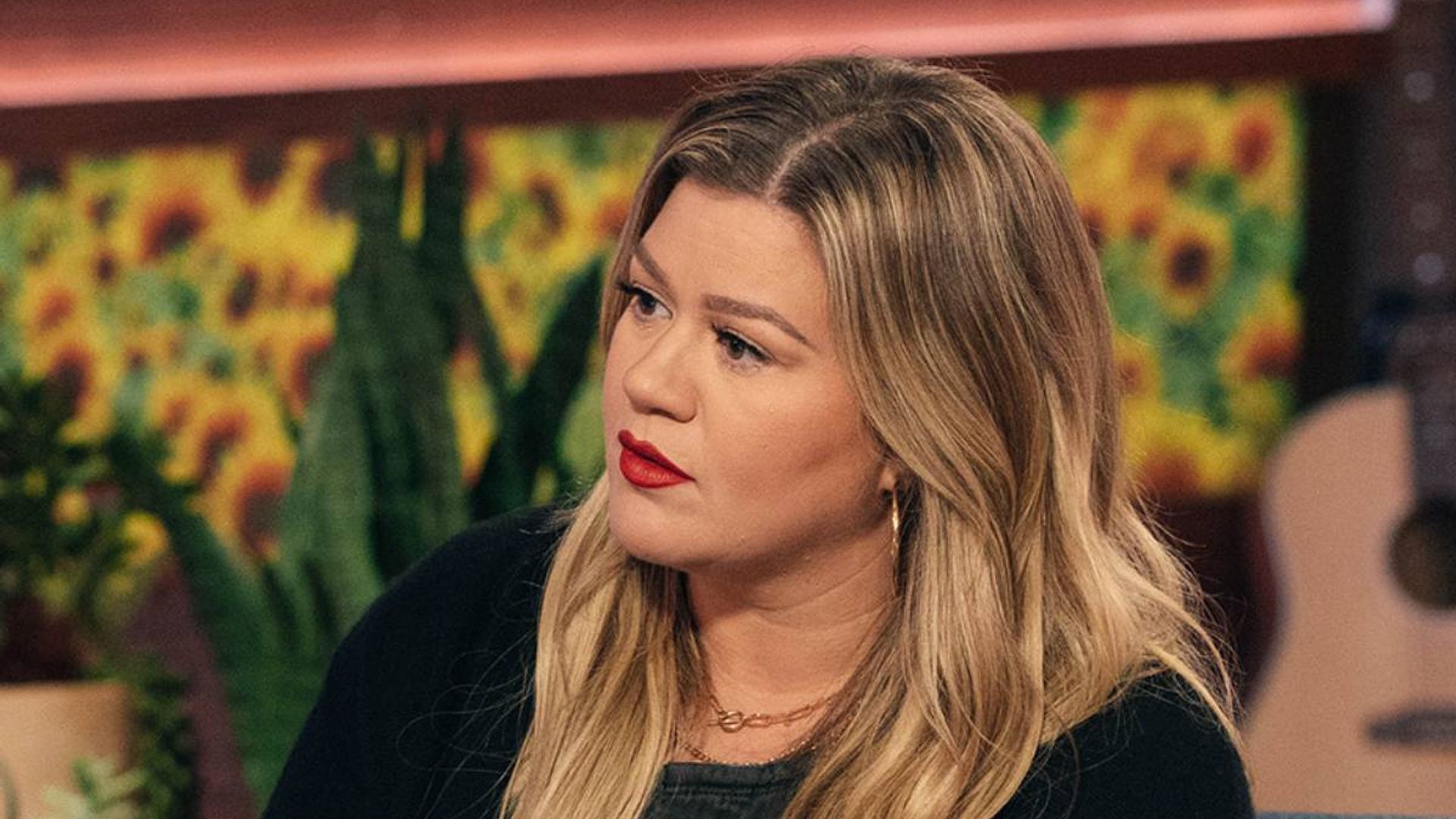 Kelly Clarkson left terrified on show over Sarah Hyland's 'insane' roommate experience