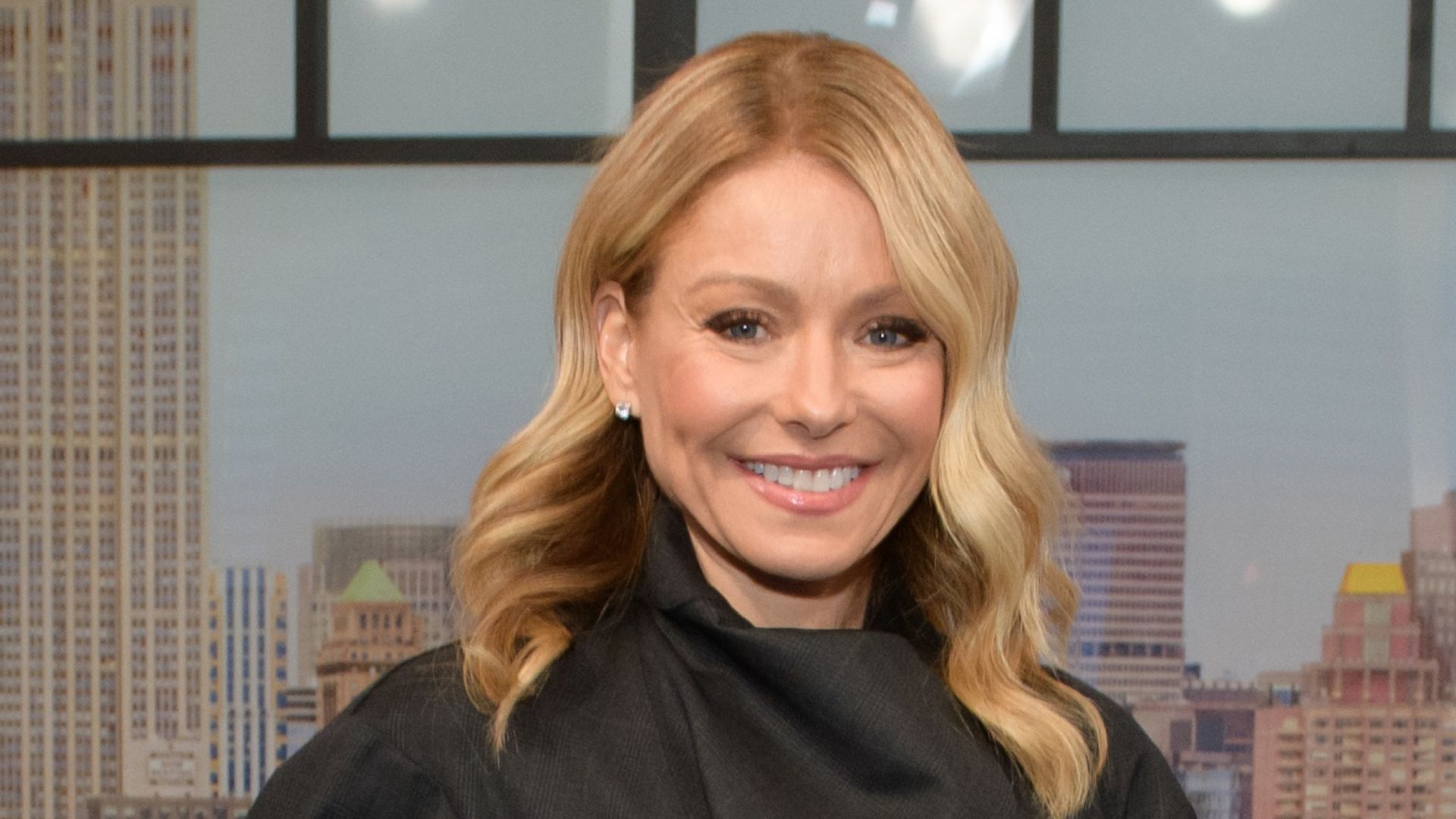 Kelly Ripa shares throwback baby photo as family reunites for holidays ...