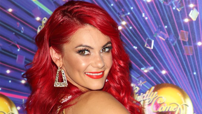 Strictlys Dianne Buswell Poses Up A Storm In Vibrant Swimsuit Ahead Of