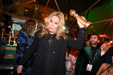 jennifer coolidge with trophy