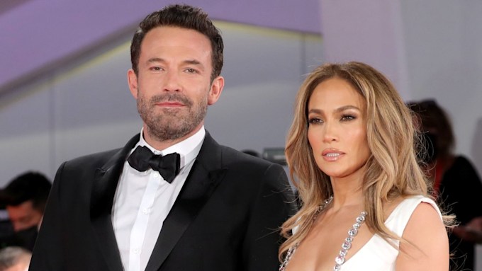 ben affleck and jennifer lopez on the red carpet