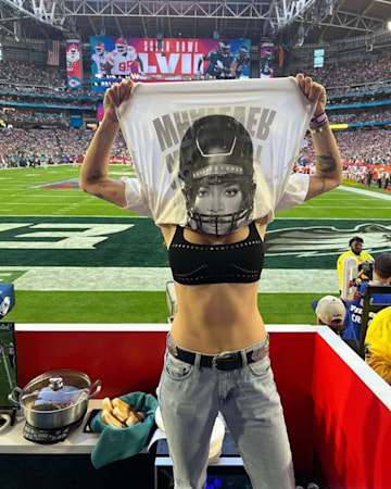 cara delevigne at the super bowl