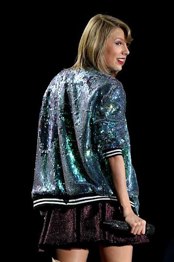 Taylor Swift staring over her shoulder on stage