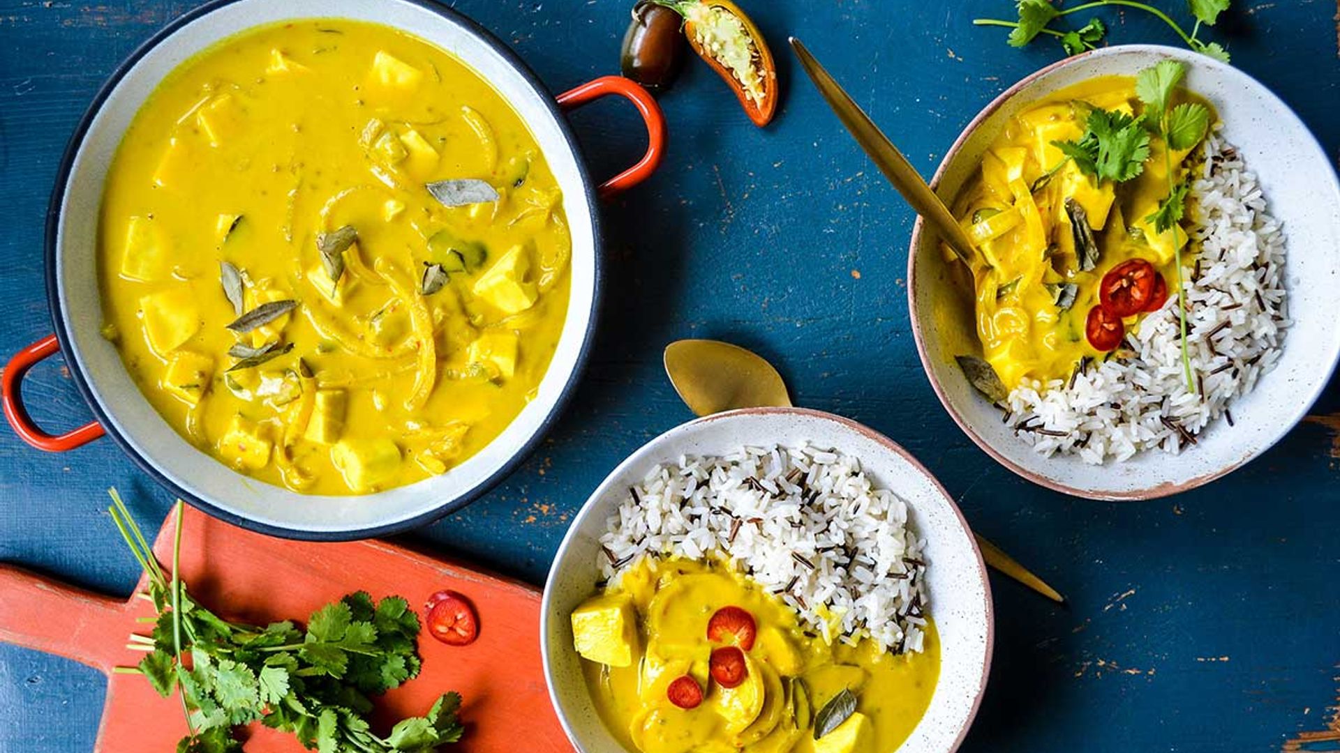 This mango and tofu curry is the perfect vegetarian recipe for those