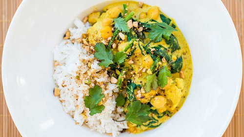 This vegan chickpea and cauliflower korma recipe is the perfect meat-free dish for dinner tonight
