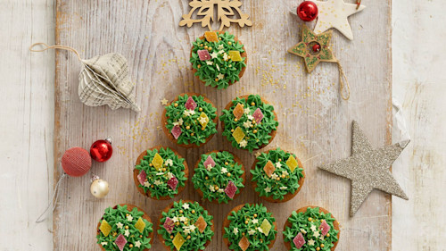 This showstopping cupcake Christmas tree recipe is the perfect Christmas dinner centrepiece