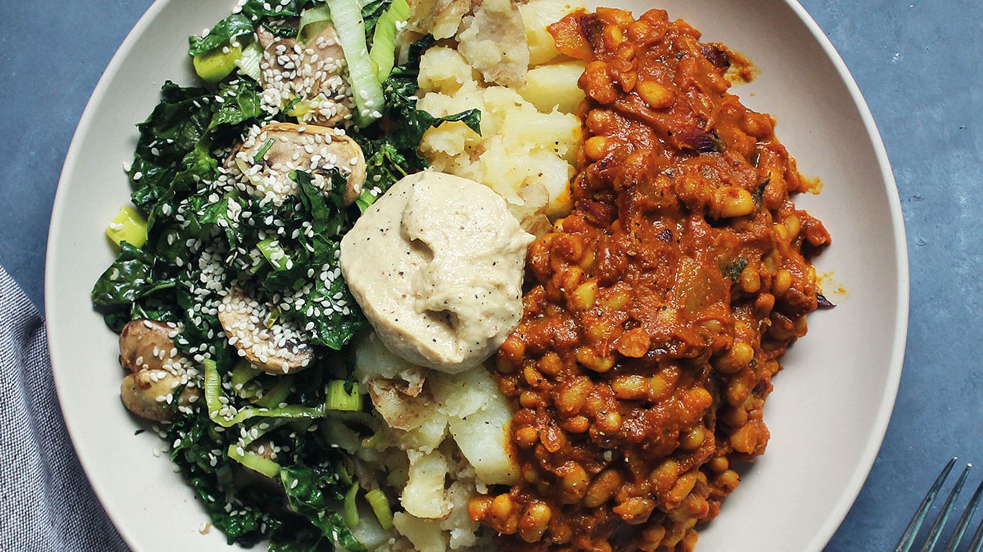 A healthy beans on toast recipe that is Vegan and full of antioxidants HELLO!