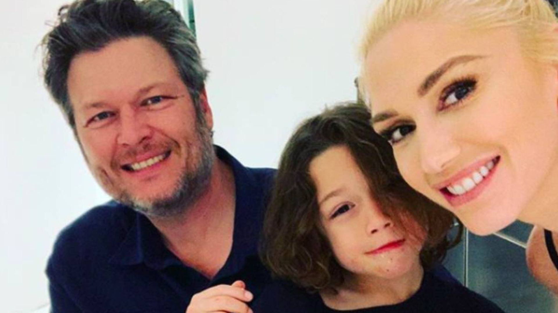 Gwen Stefani Surprises Boyfriend Blake Shelton During Lockdown With ...