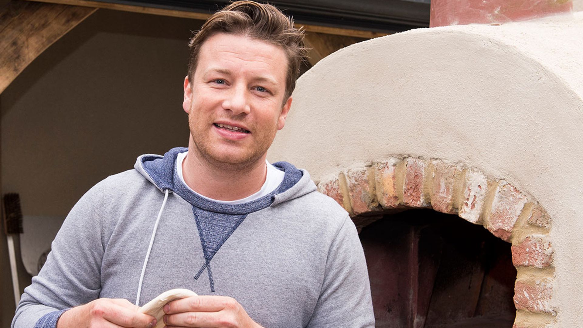 Jamie Oliver's fans go crazy for his THREE ingredient cheat's pizza