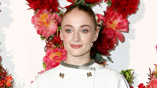 Sophie Turner's lifelike 'bangers and mash' cake will blow your mind