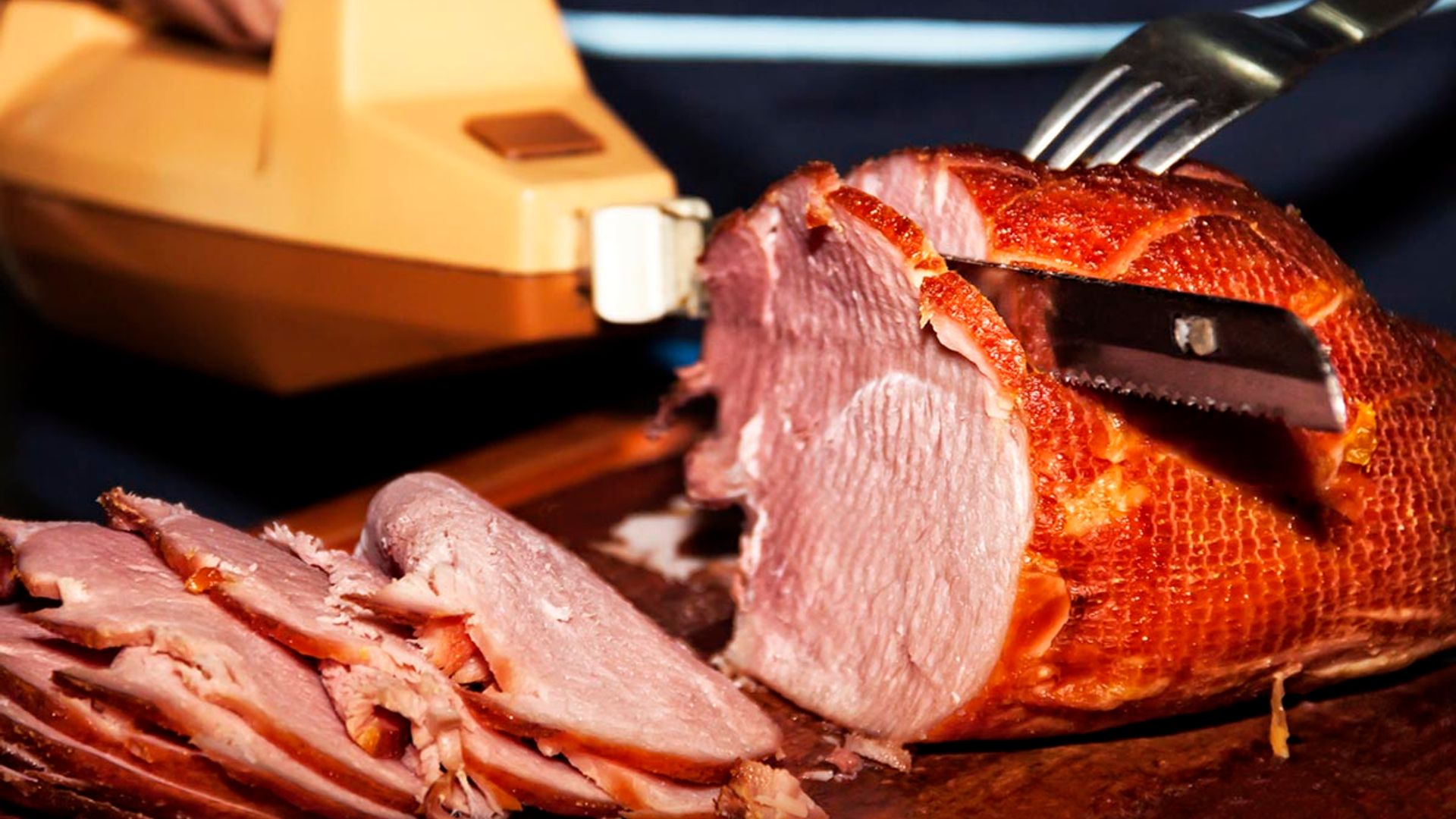 The best electric knives for roasts you can get at Amazon, Walmart, and