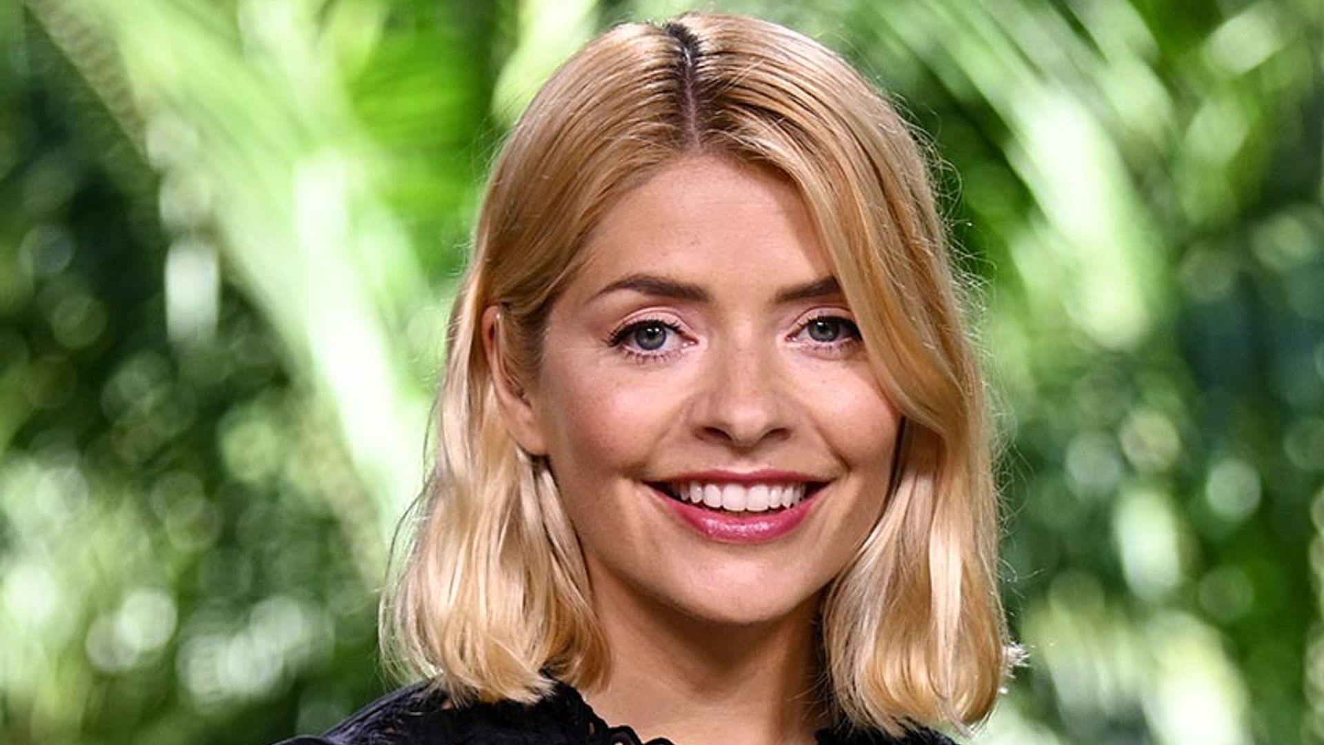 Holly Willoughby S Red Hot Outfit Has Everyone Talking On I M A Celebrity Get Me Out Of Here