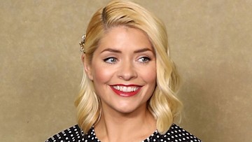 holly-willoughby-red-lipstick