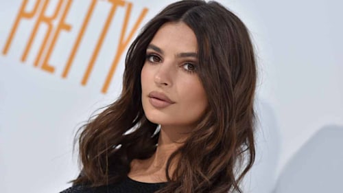 Emily Ratajkowski’s cozy cardigan is THE crop top everyone needs for fall
